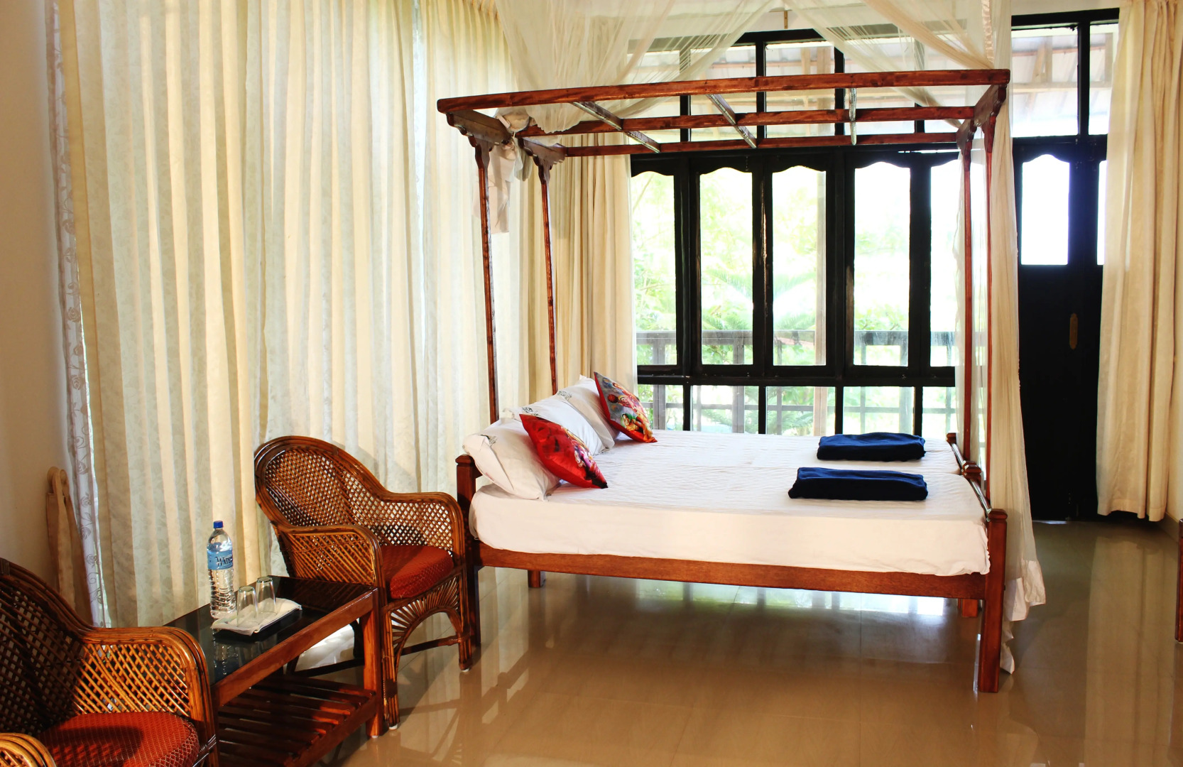 Отель True Blue Beach Resort