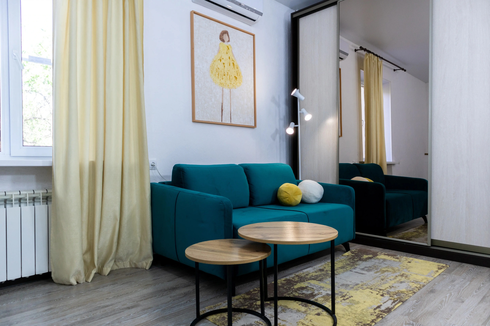 Апартаменты Атмосферные на набережной в доме с колоннами Ловец Снов 1