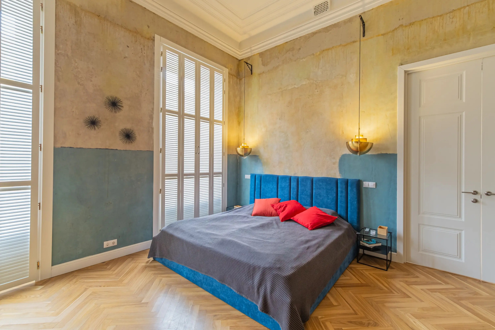 Апартаменты с Видом на Невский