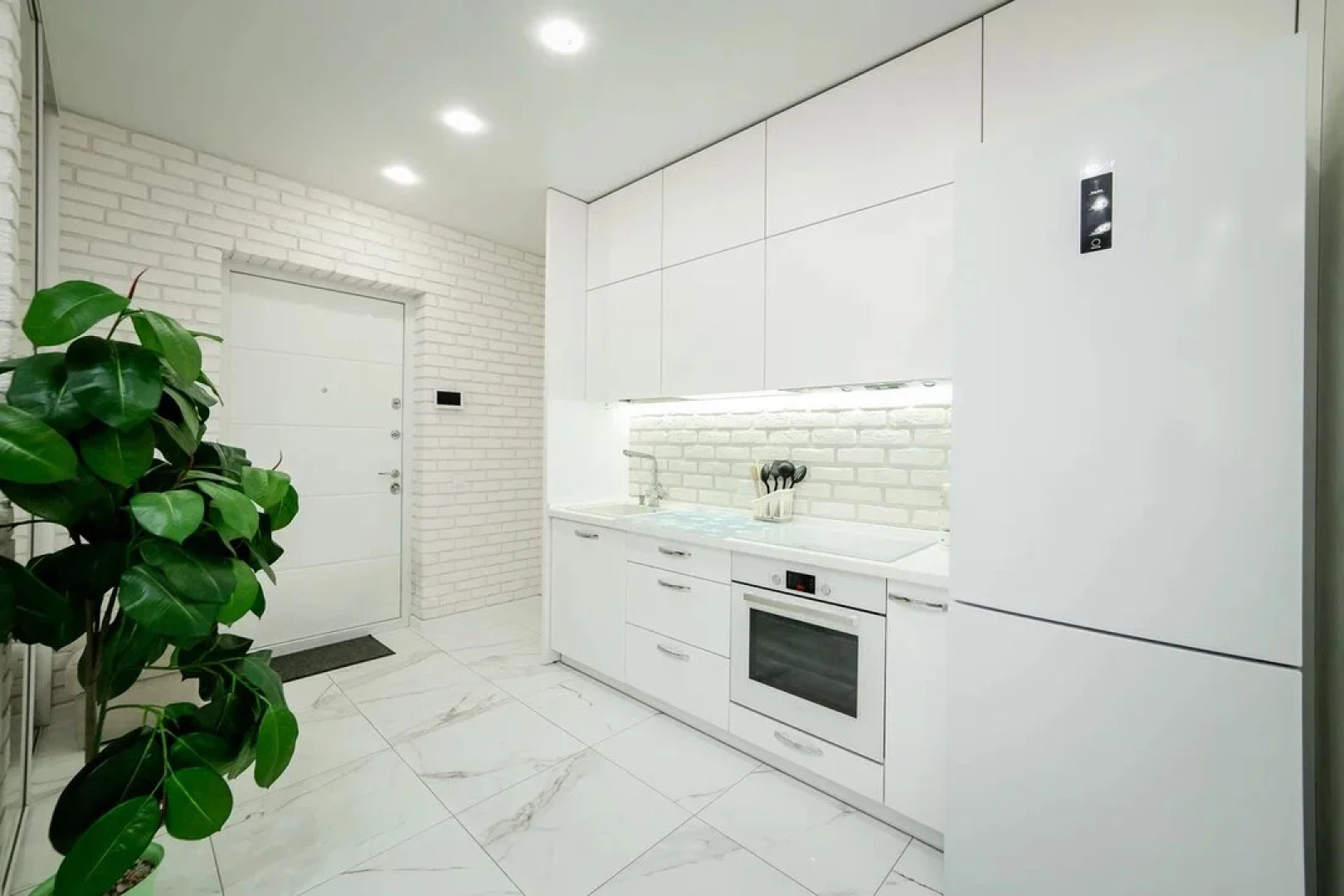 Апартаменты Возле Национальной Библиотеки и ТРЦ Danna Mal Мстиславца15