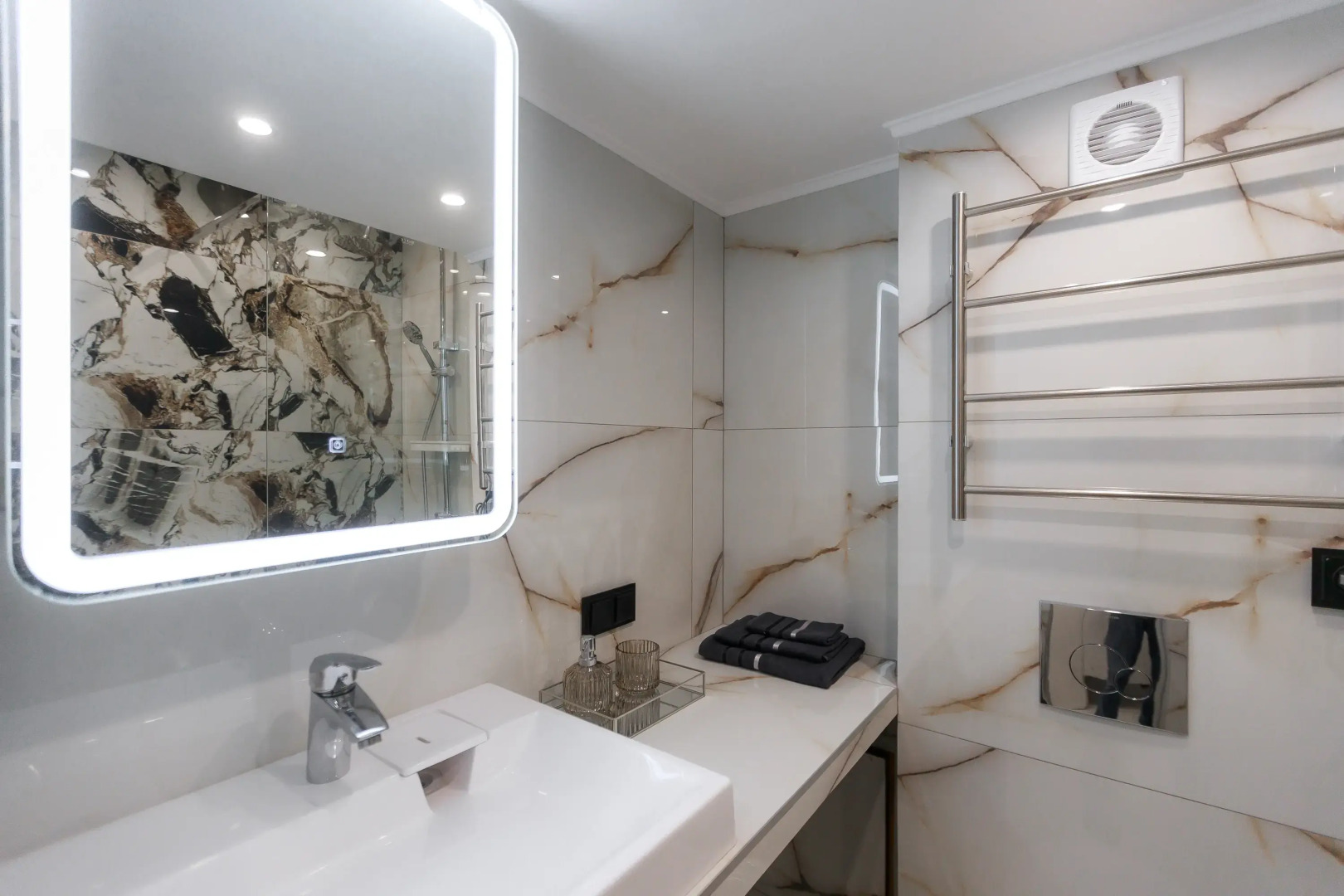 Апартаменты с Дизайнерским Ремонтом в Отличной Локации