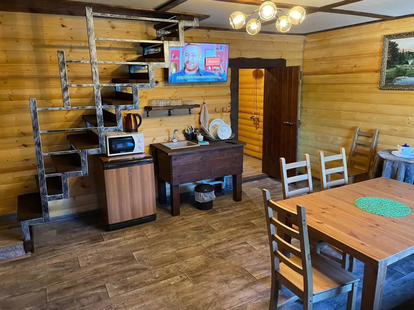 Частный дом с баней на дровах на берегу реки Миус