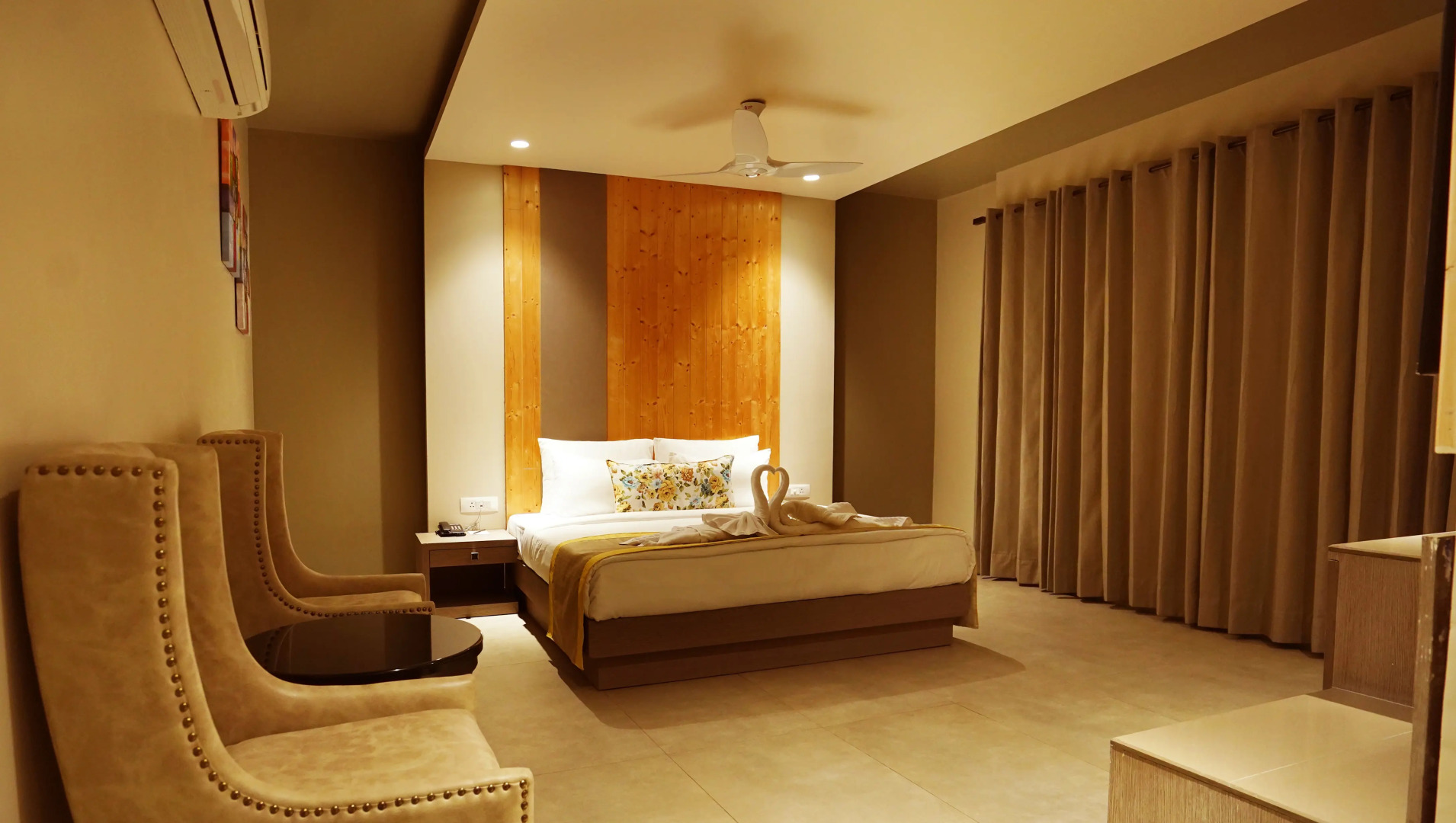 Отель Maplewood Premier