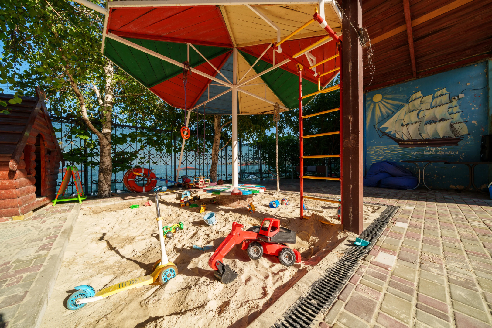 Отель Золотые Пески