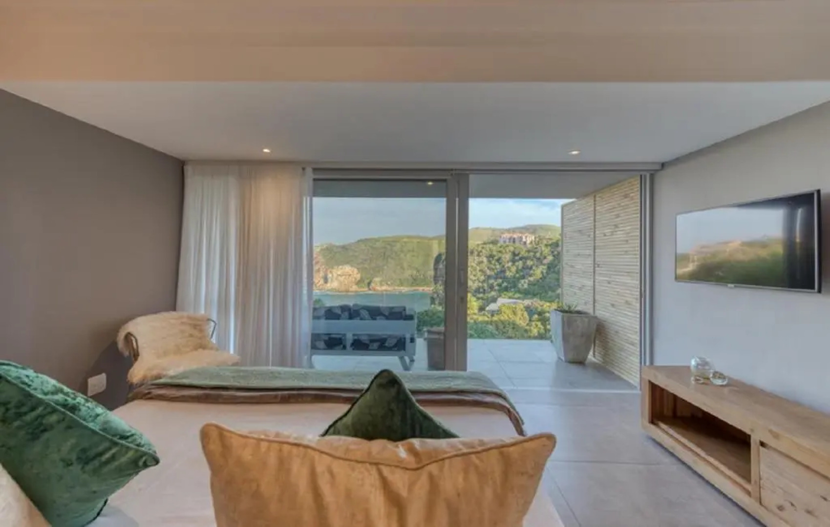 Отель Crown on the heads