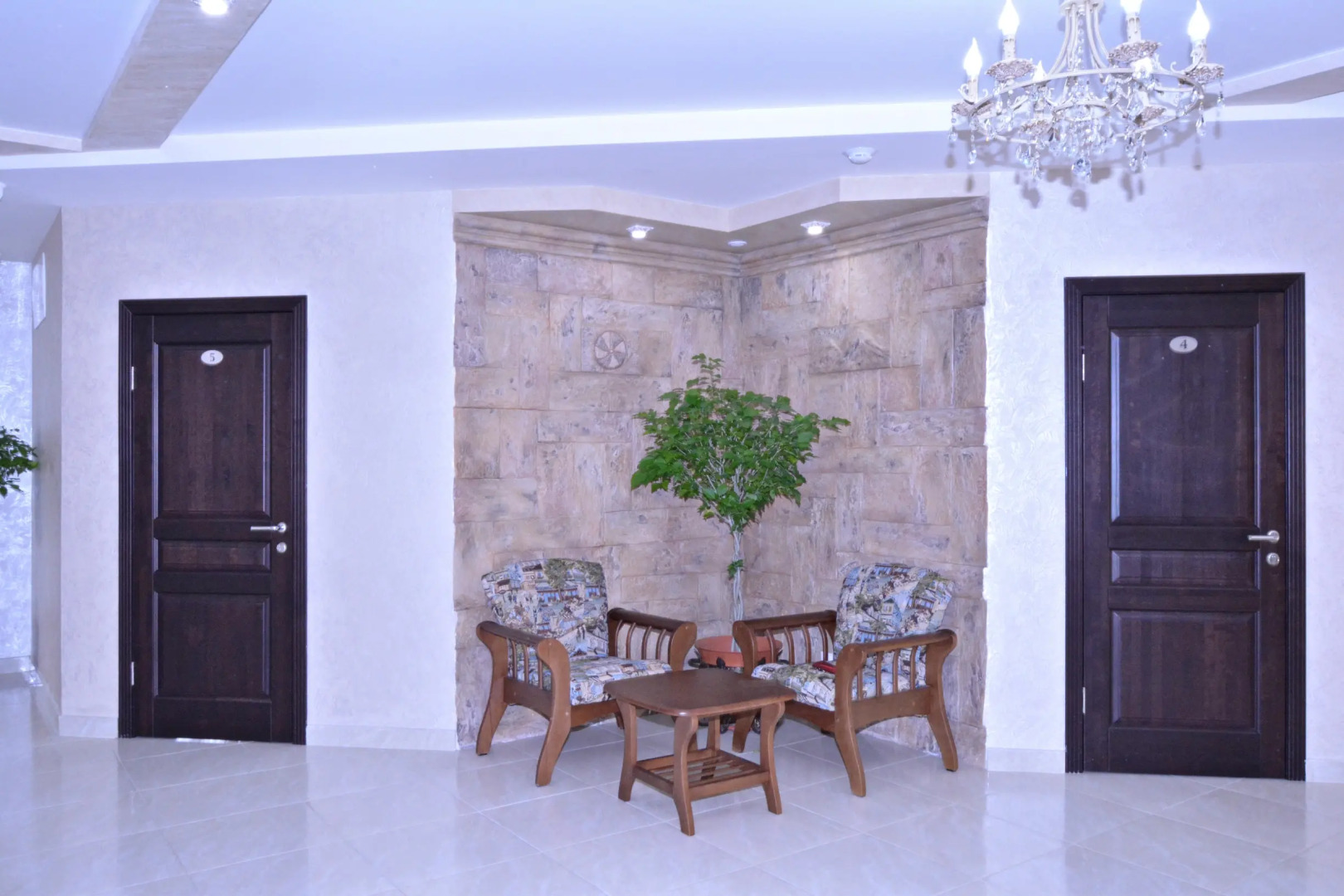 Отель Лоо де люкс