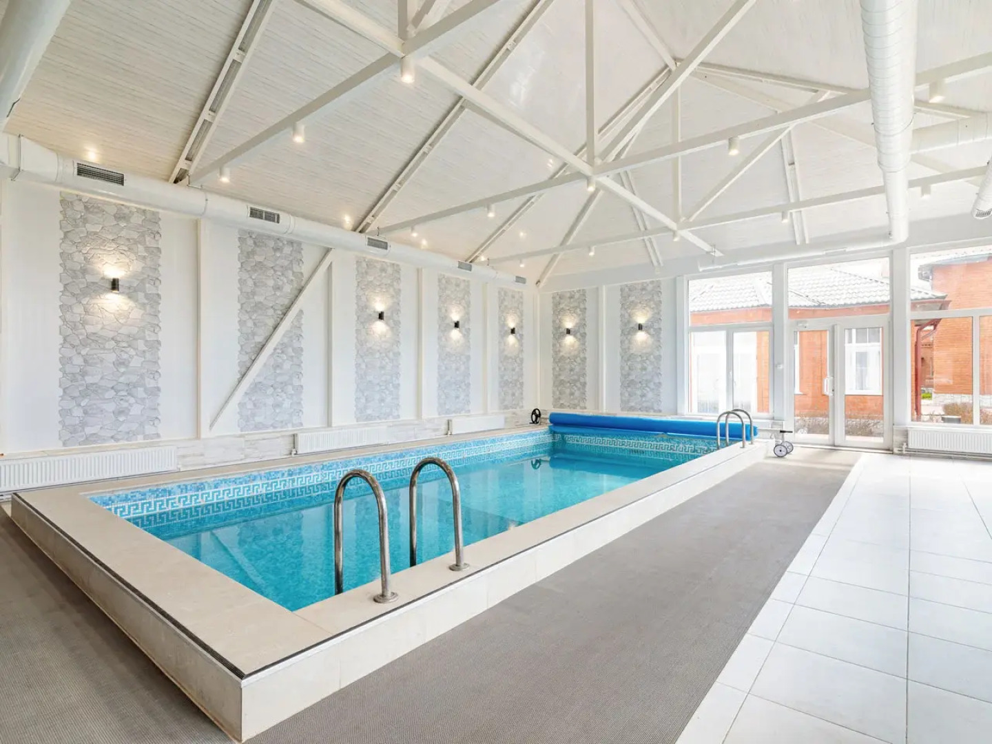 Частный Дом с бассейнами и залом Anstar House Kapustino