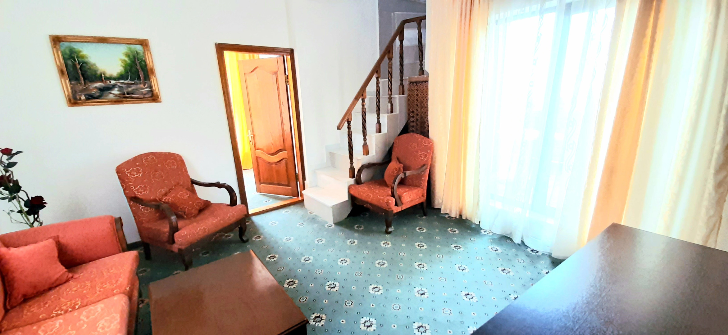 Курортный отель Корона