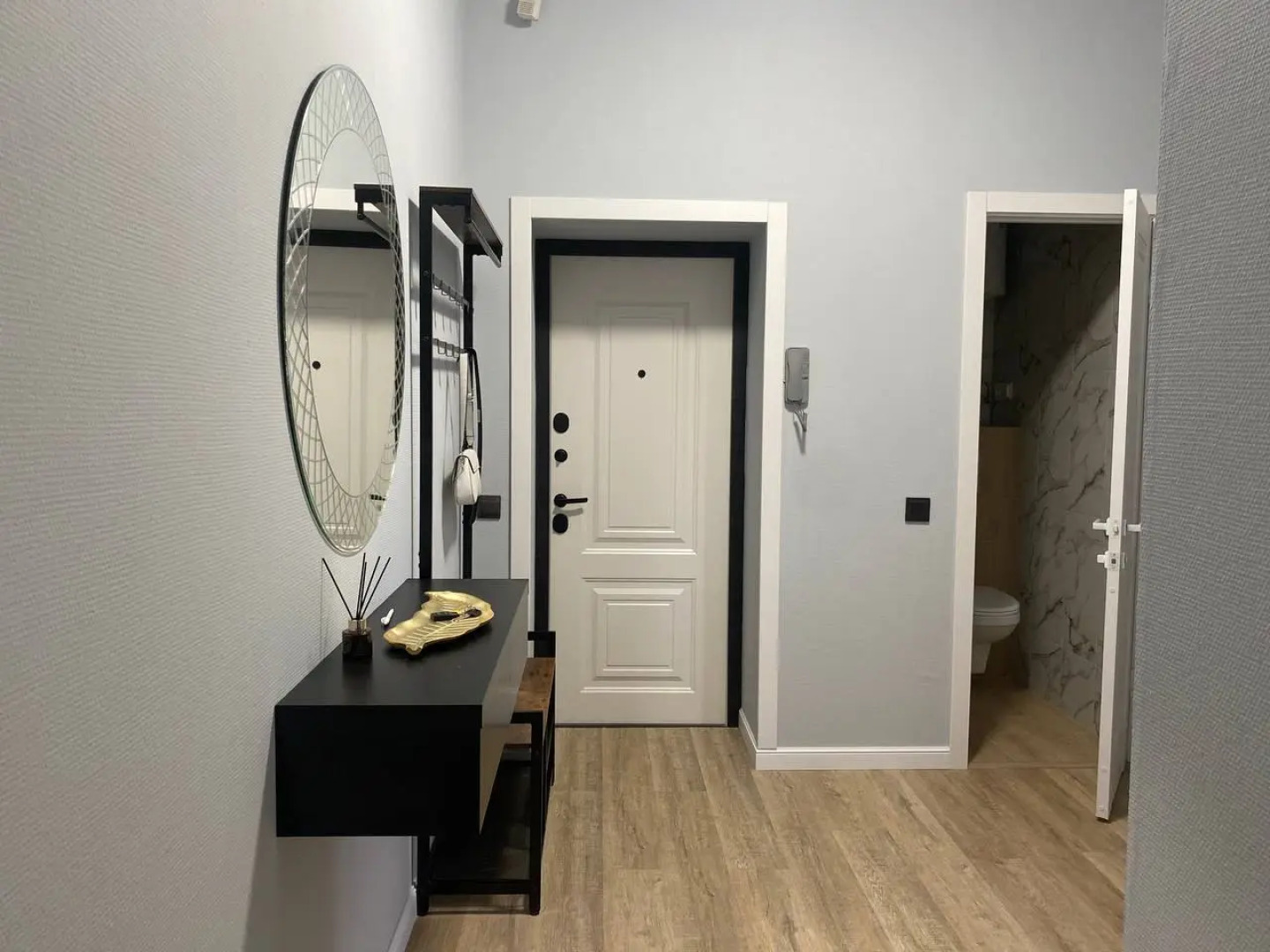 Апартаменты трехкомнатные рядом с набережной