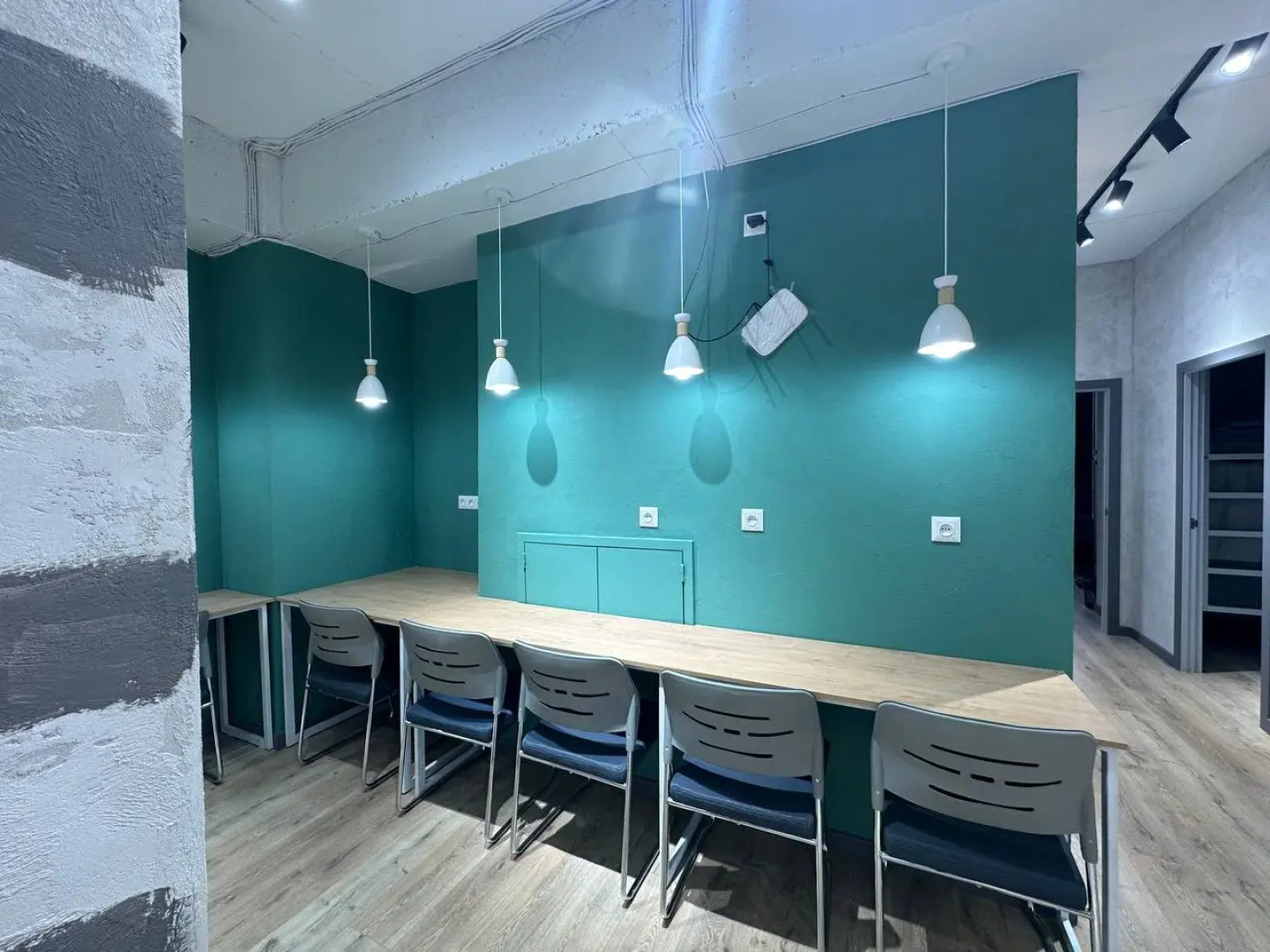 Хостел izzzi hostel Bishkek