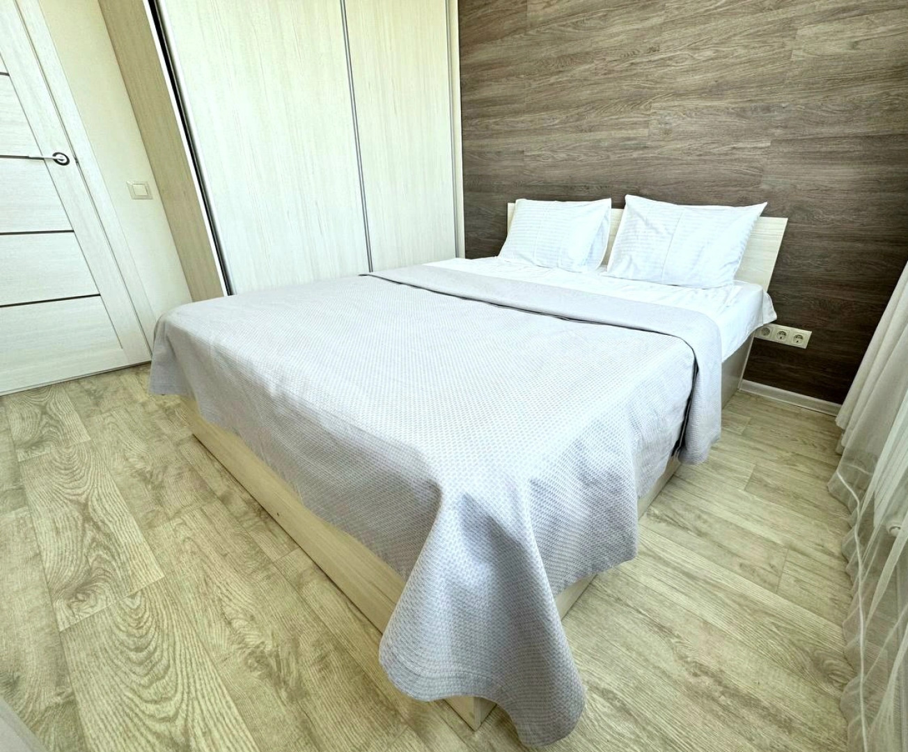 Квартира Студия Двухкомнатная на Московском Рядом с Кадетским Училищем