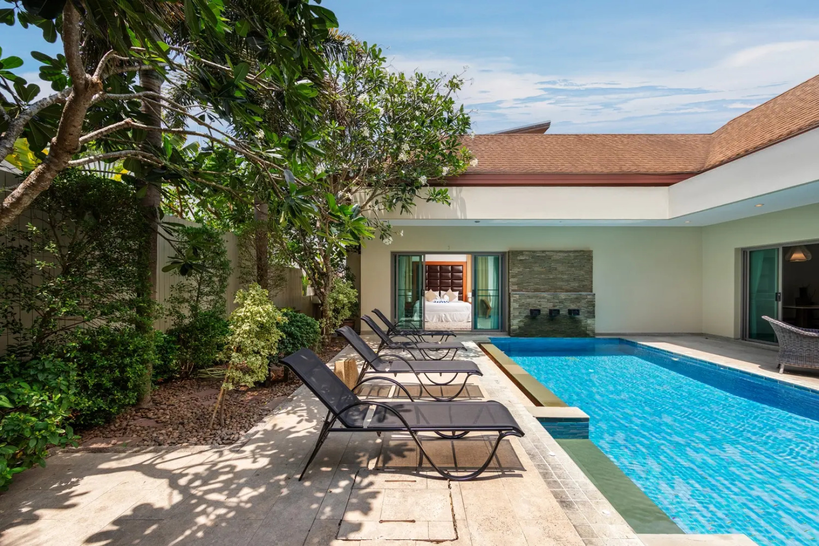 Вилла Nai Harn Pool Villa Bond