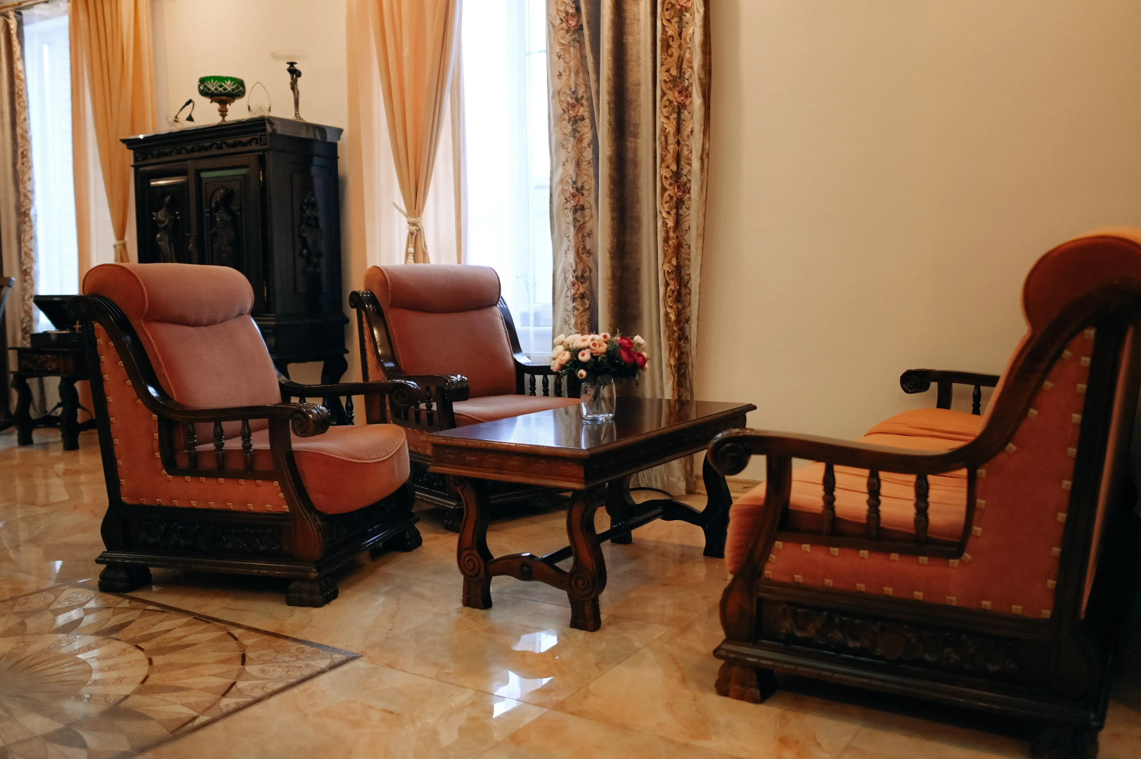 Гостевой дом Antik Holl