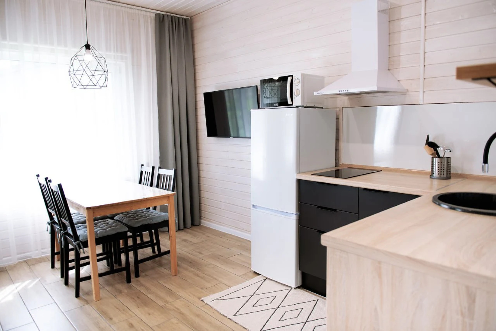 Частный дом у реки 1