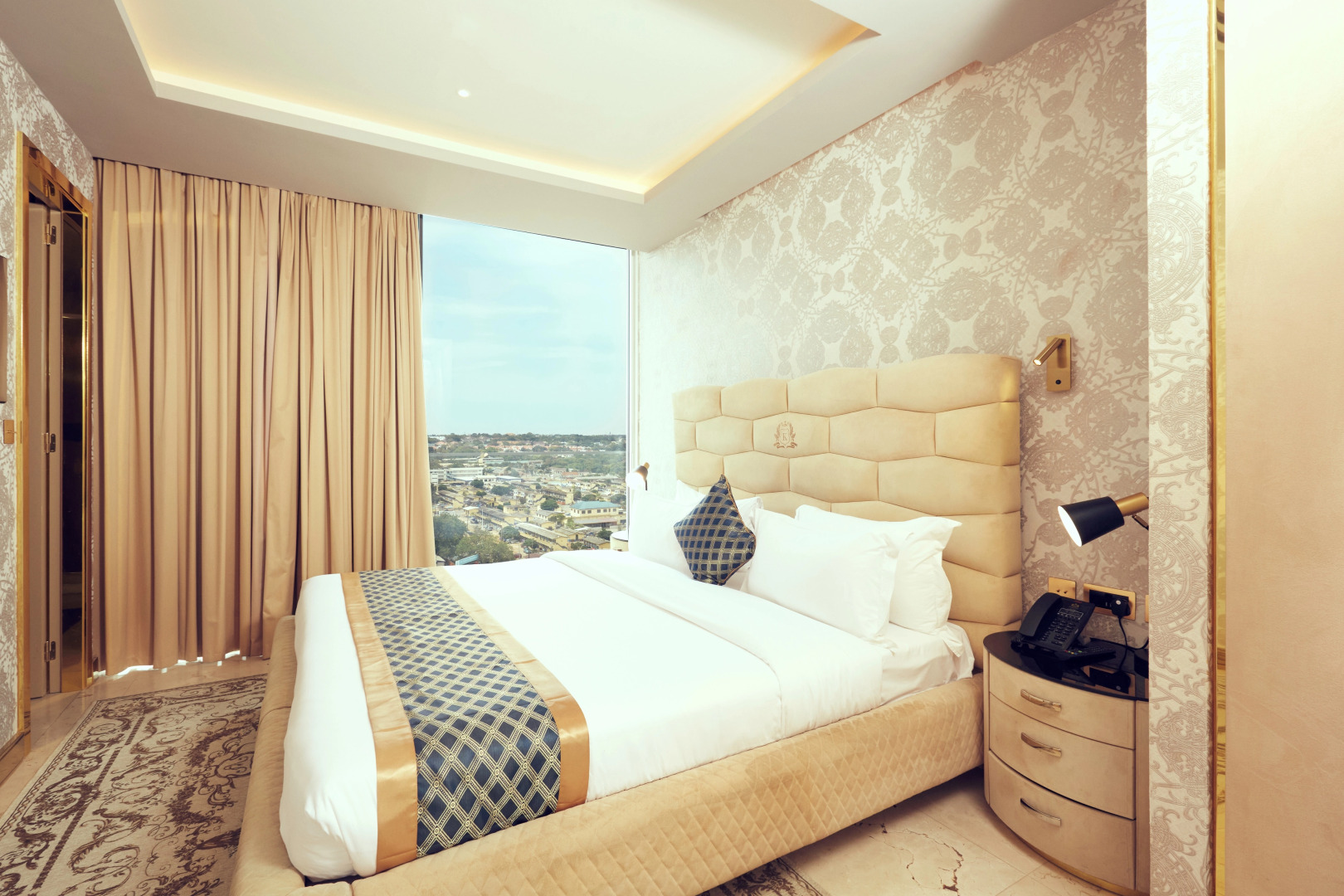 Отель Number One Oxford Street Hotel & Suites