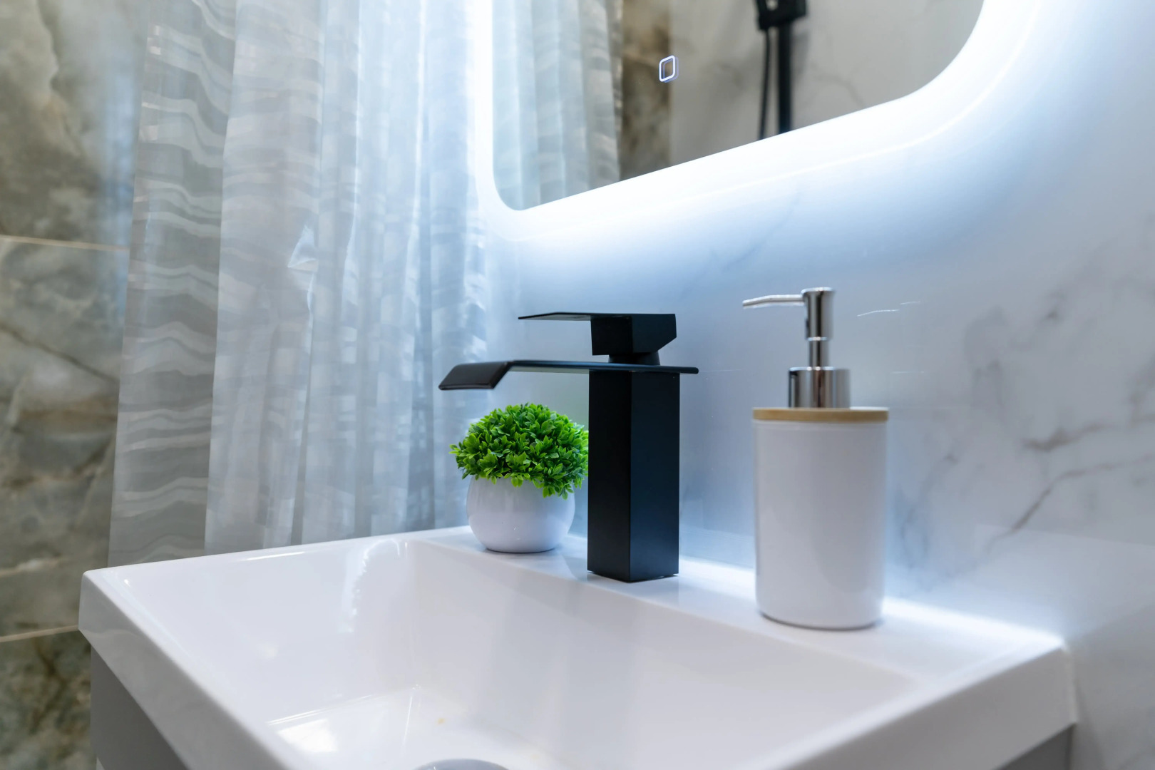 Апартаменты Stepanenkov на 8 марта 204Д (196/3)