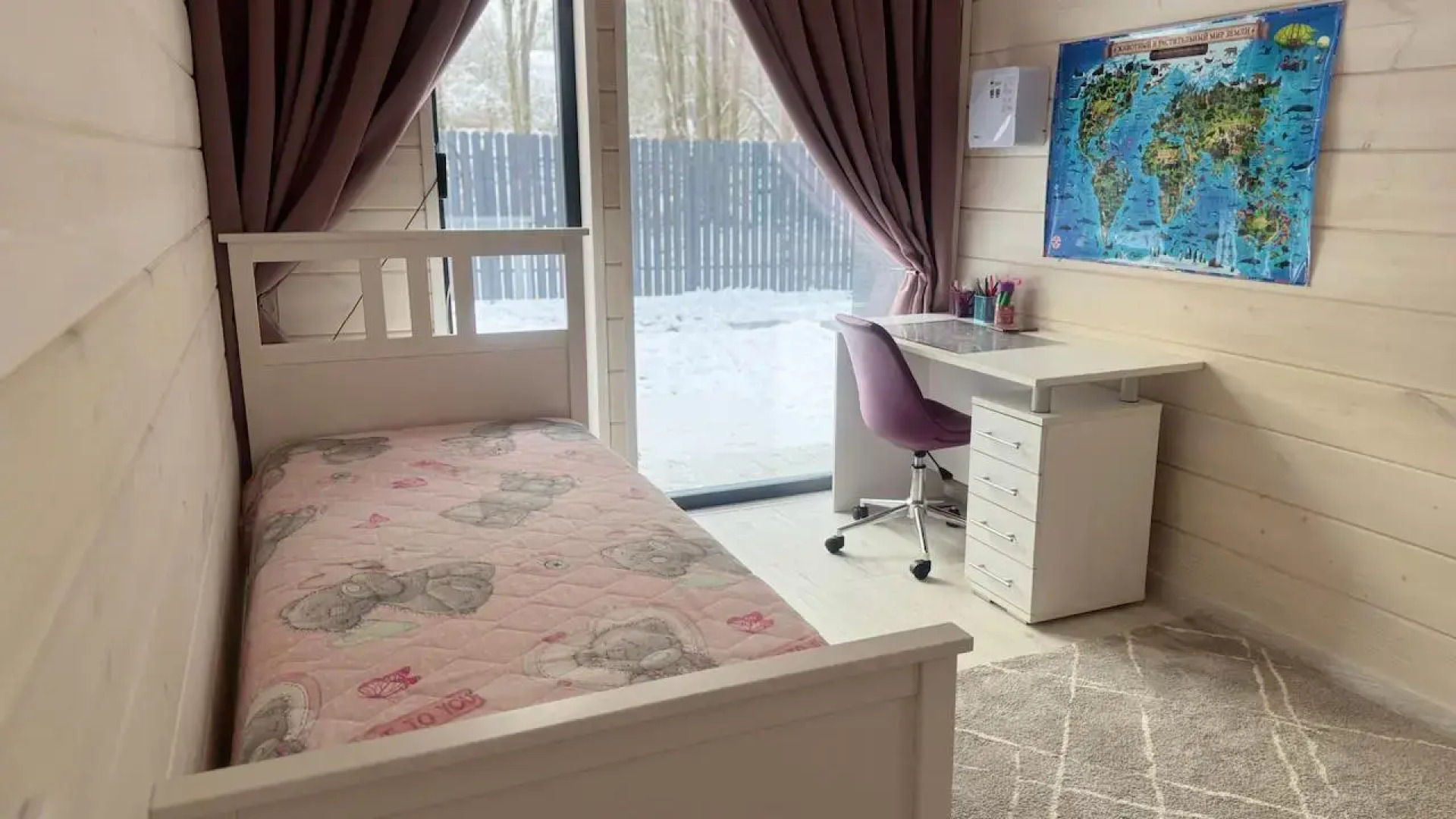 Частный дом Дом на краю леса