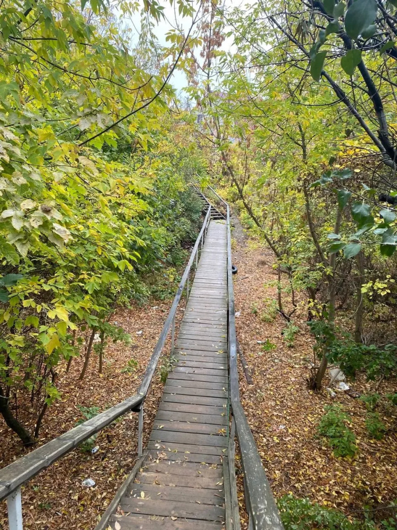 Квартира с панорамными окнами с видом на озеро