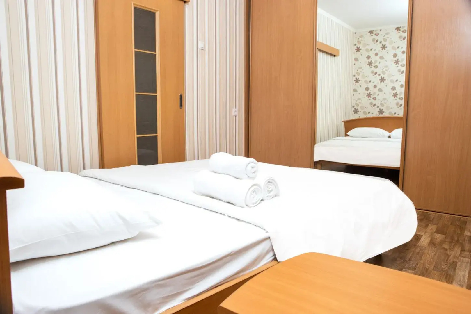 Апартаменты Просторная 2х Комнатная на Алексеева 115