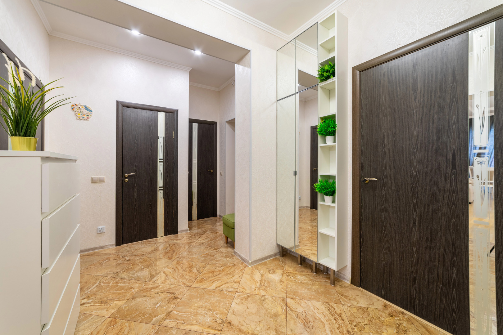 Квартира с двумя террасами и бассейном