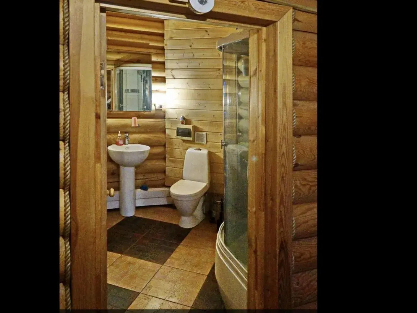 Частный дом на берегу Лемболовcкого озеpа