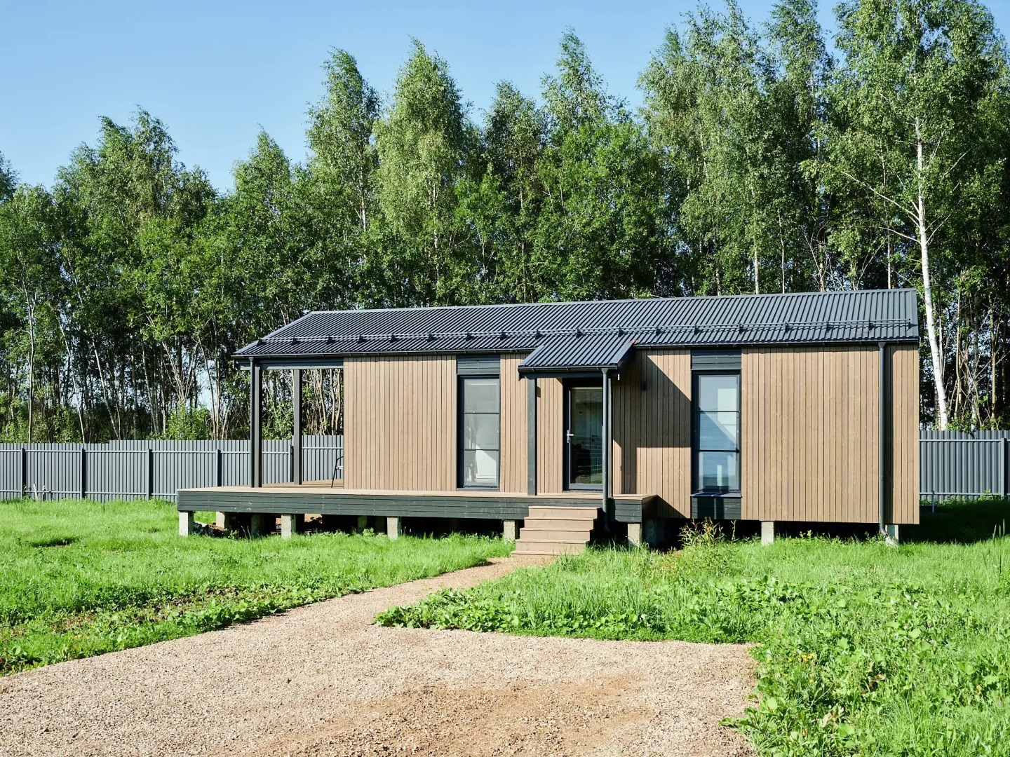 Частный дом с сауной, детской и спортивной площадкой