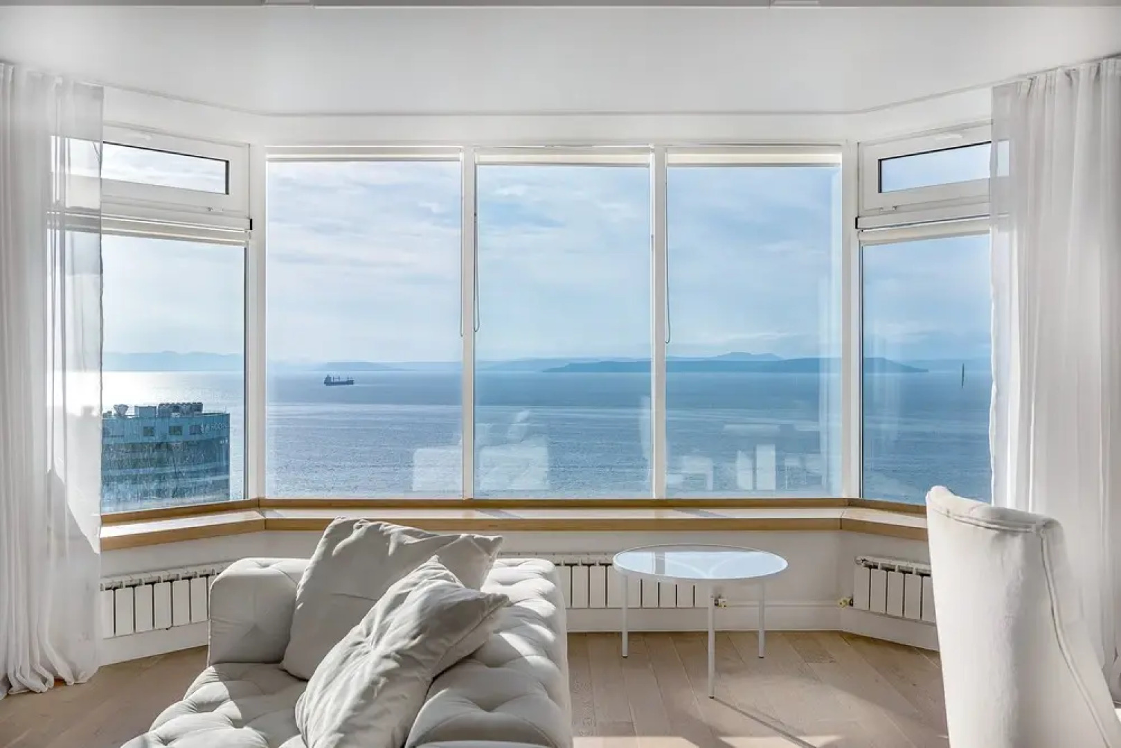 Апартаменты на первой линии главной набережной