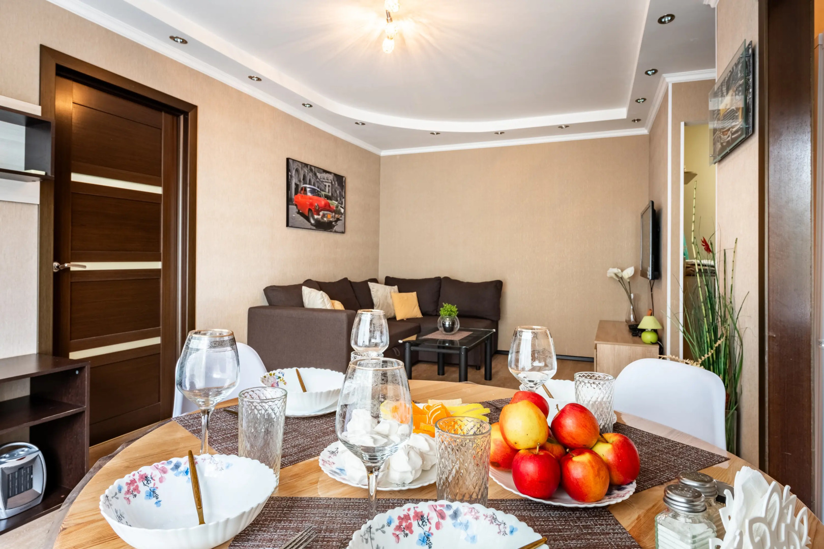 Квартира Просторная двухкомнатная Natali у парка Зюзино