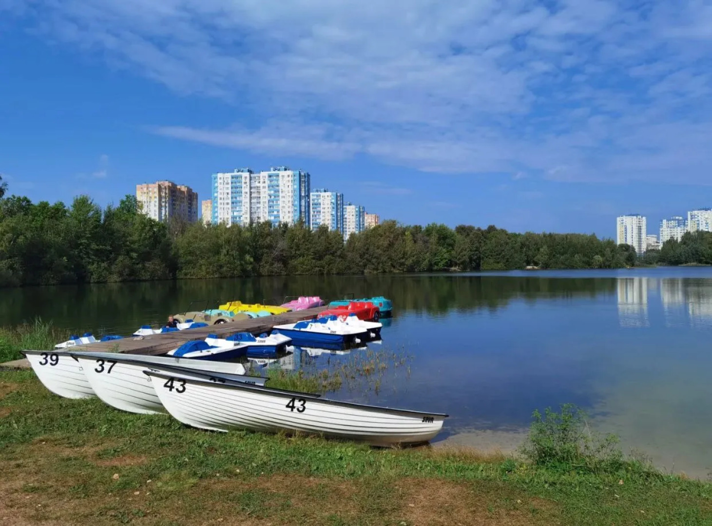 Квартира Квартира Рядом с Метро Парком и Озером