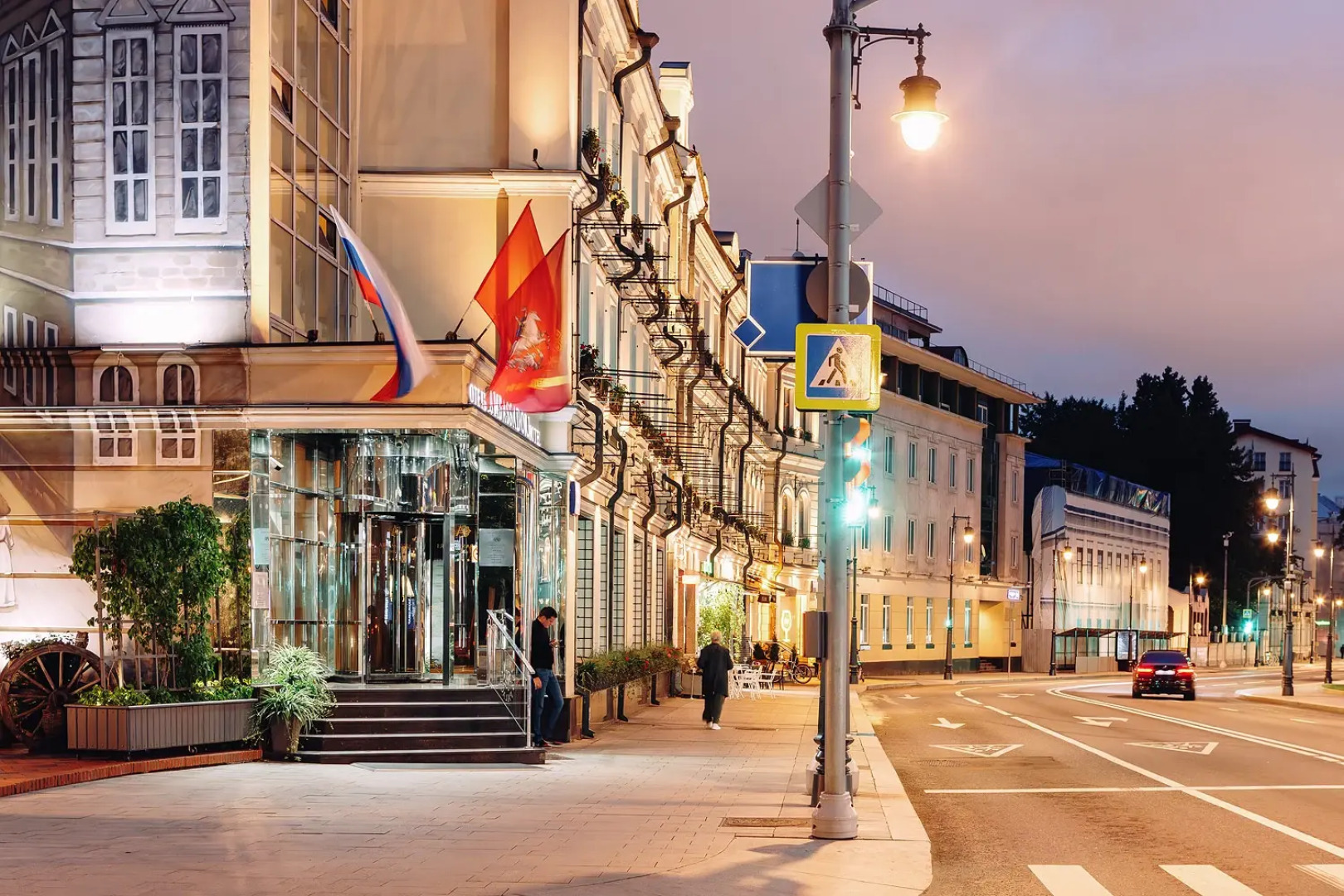 Отель Амбассадори