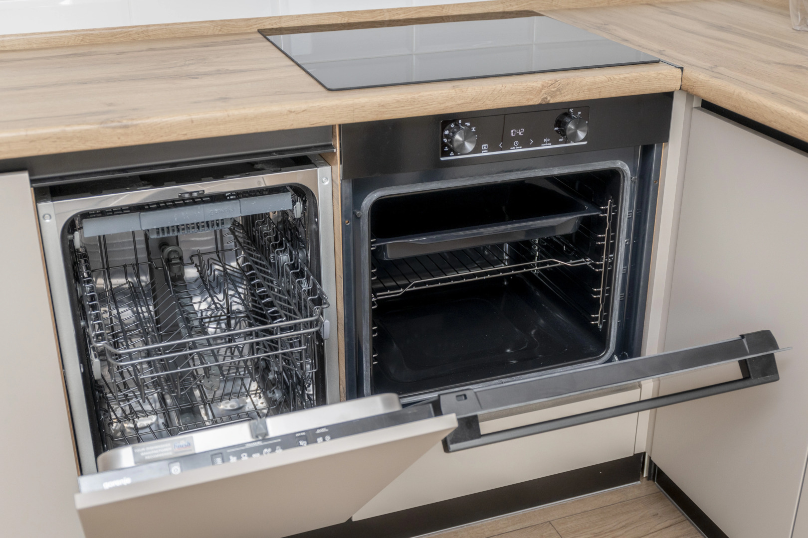 ДомТут - Апартаменты у Аквапарка "Айвазовский"