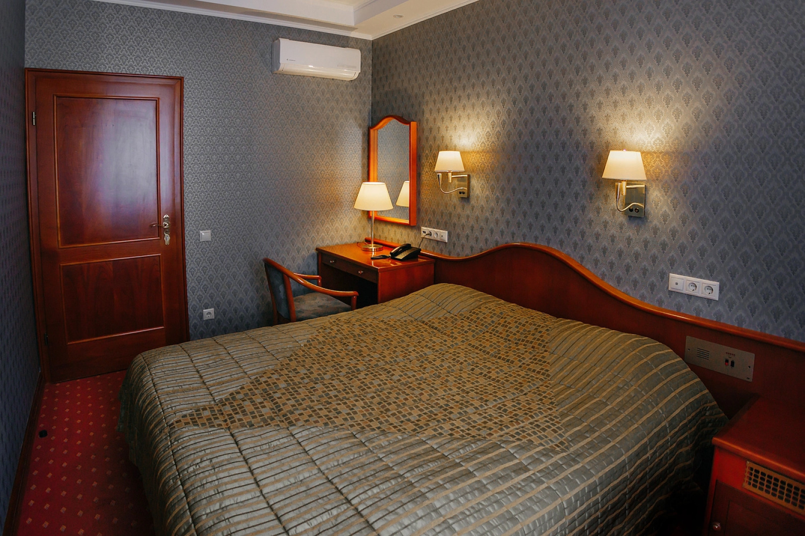 Бизнес-отель Нефтяник на Толстого