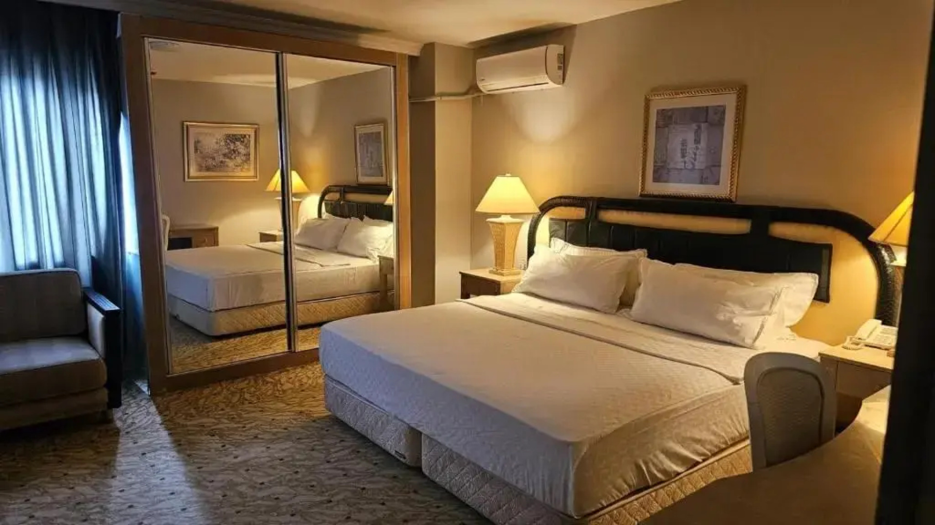 Отель Sever Suites