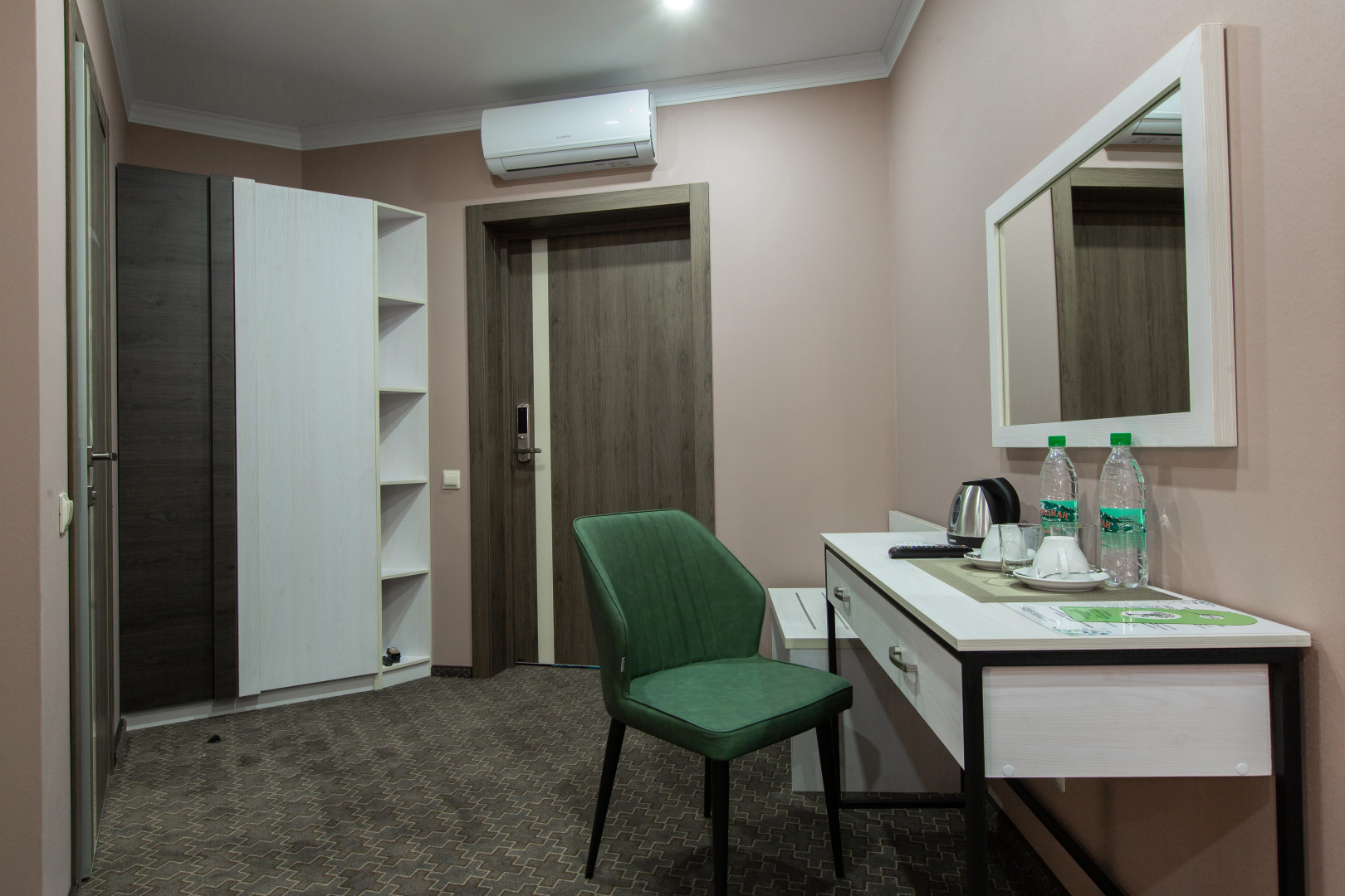 Отель Флора