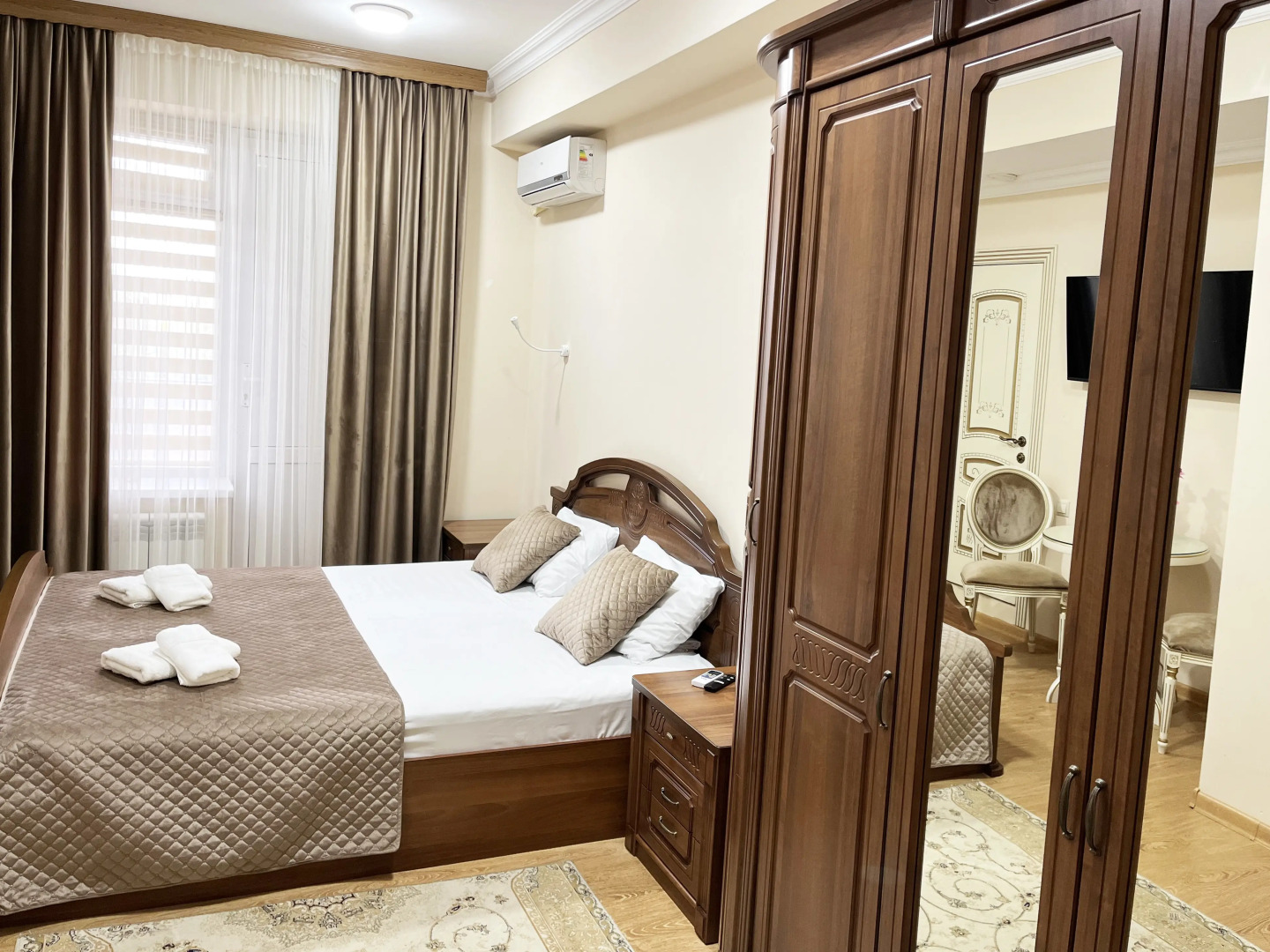 Отель Академия