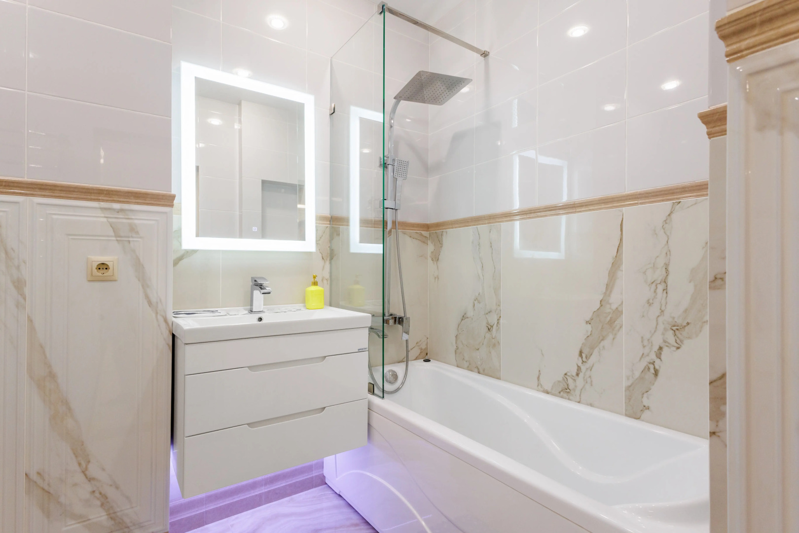 Апартаменты AURA с панорамными окнами и видом на горы