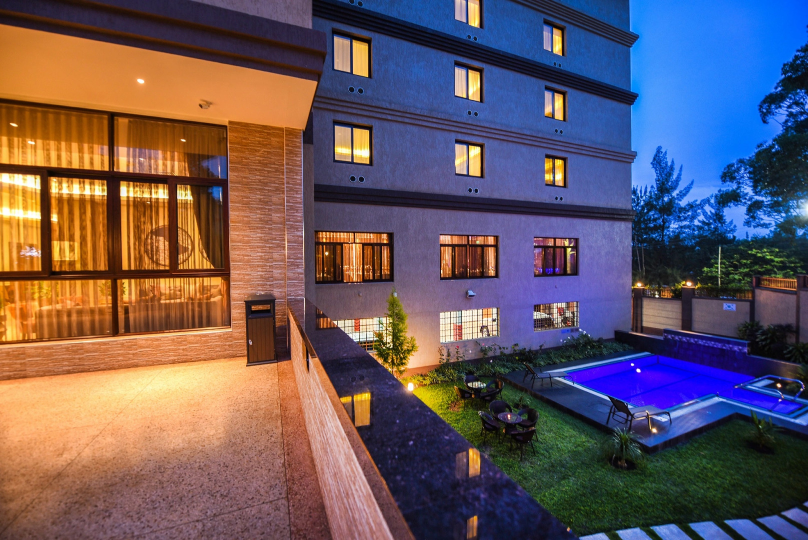 Отель The Athena