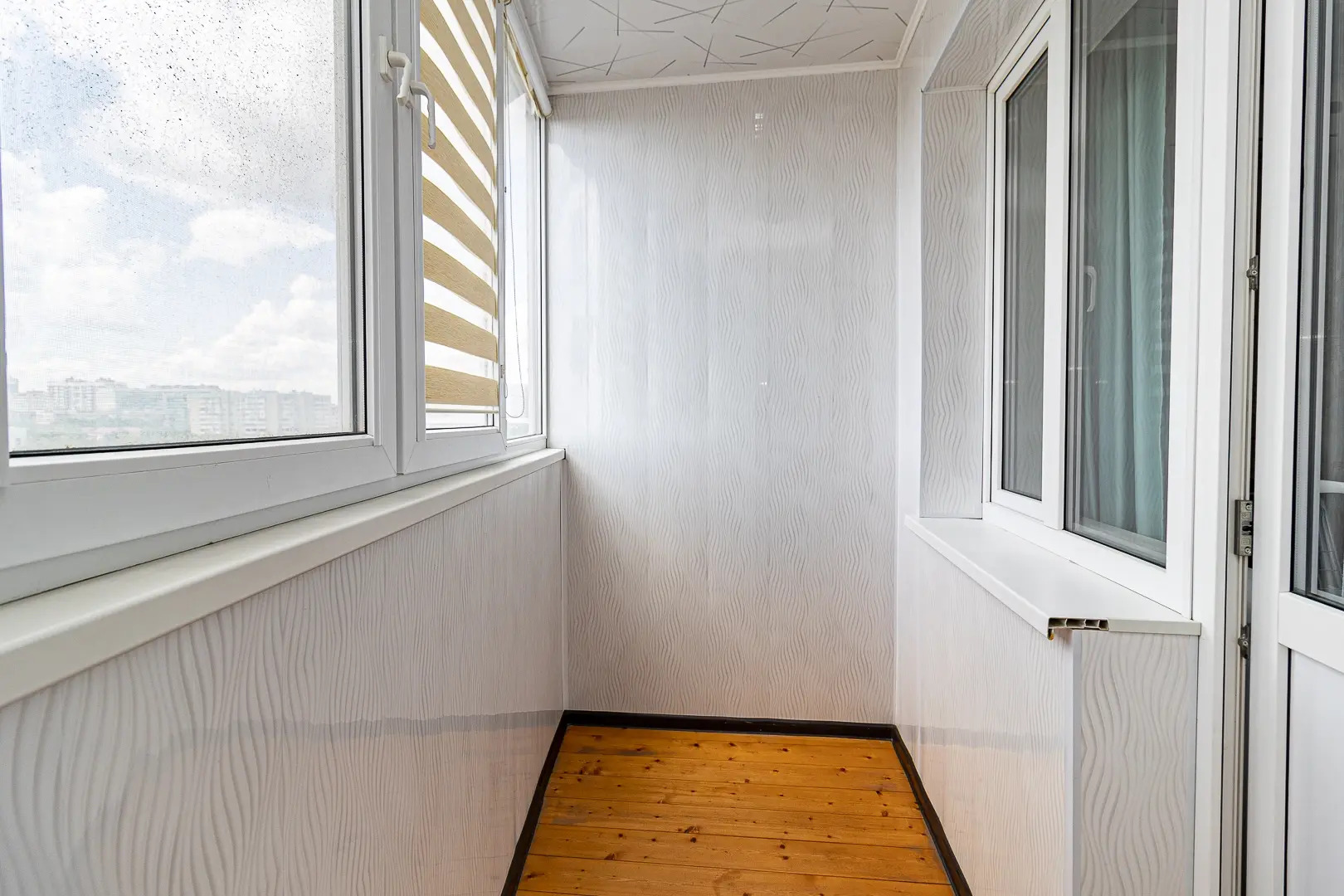 Квартира Просторная двухкомнатная недалеко от парка Галицкого