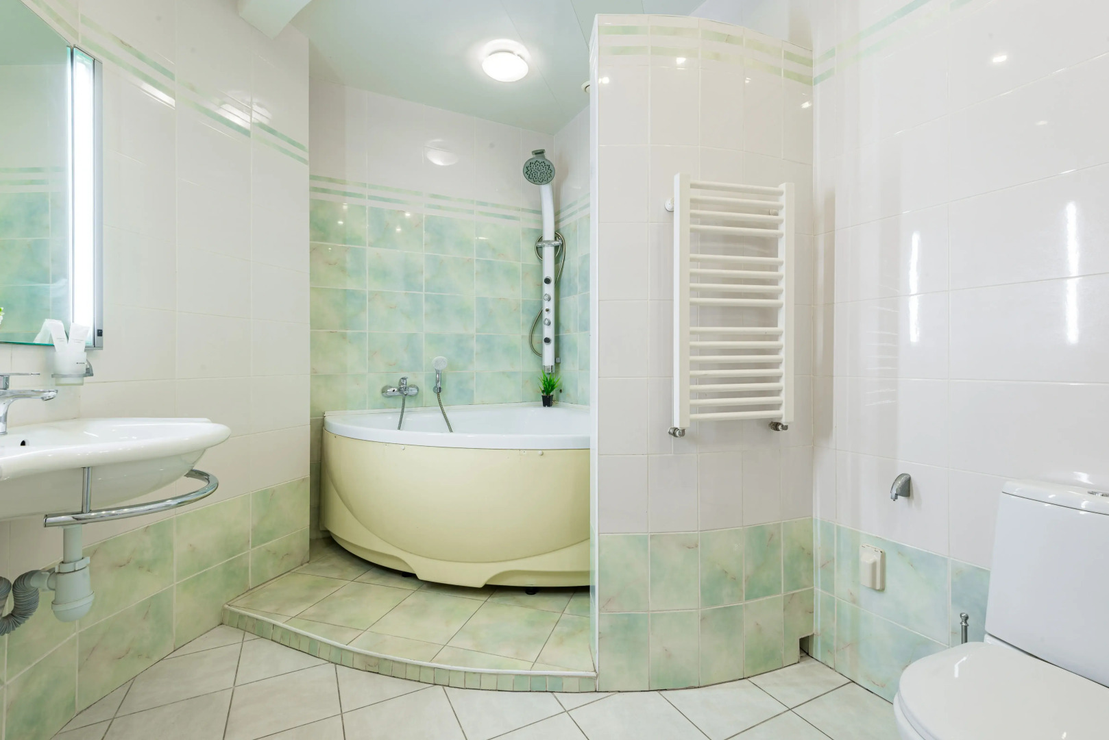 Квартира 2-к просторная в престижном тихом мкр. по Юрьева 8/7 от RentAp, 6 сп.мест