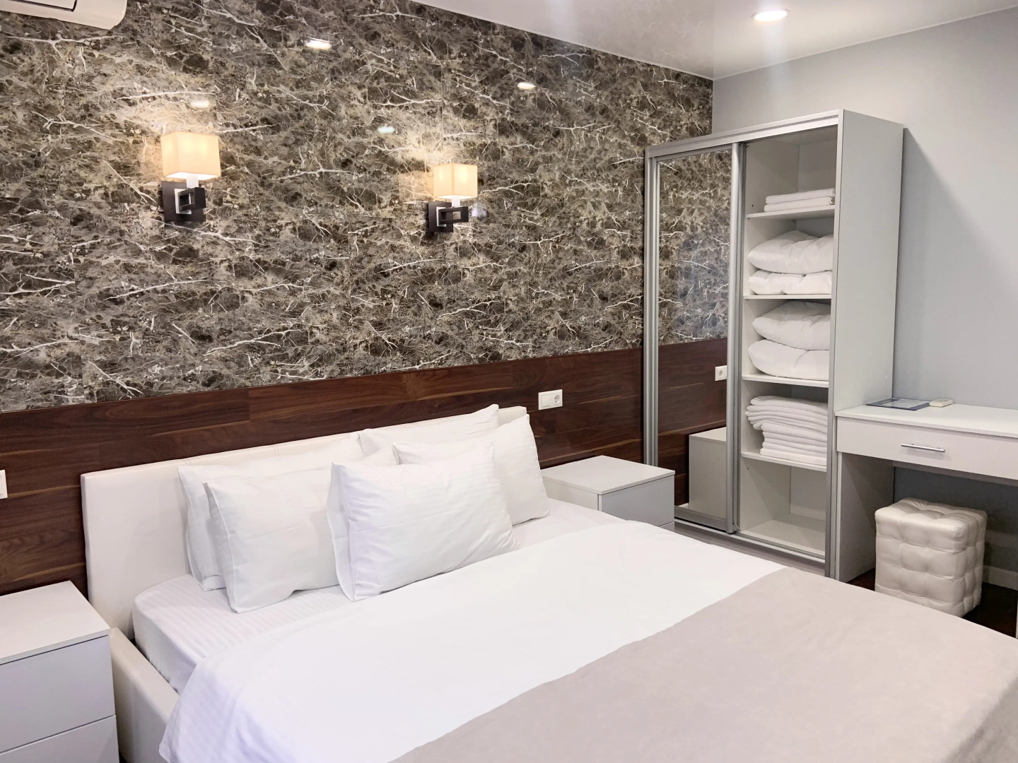 Квартира Уютная в Тихом Центре на Роз 61 10 Минут до Моря