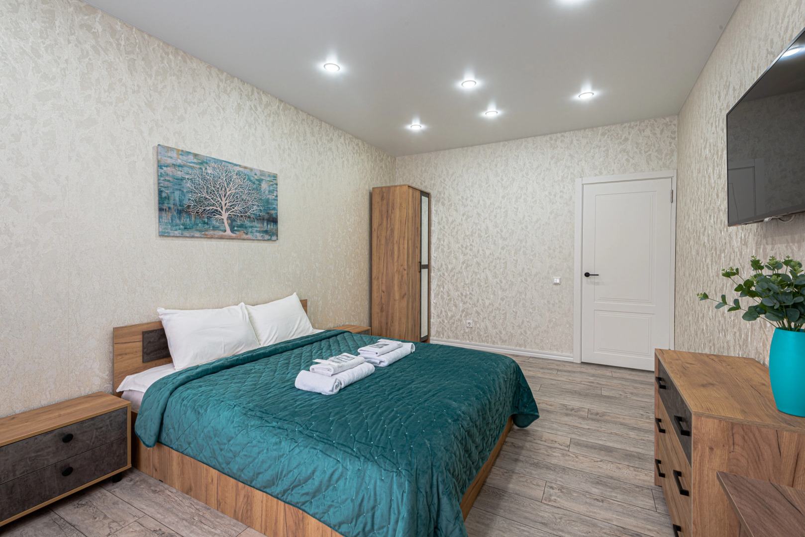 Квартира 1-к в новом мкр. на Прокопьева 11 от RentAp, 4 сп.места, 2 TV, широкая кровать