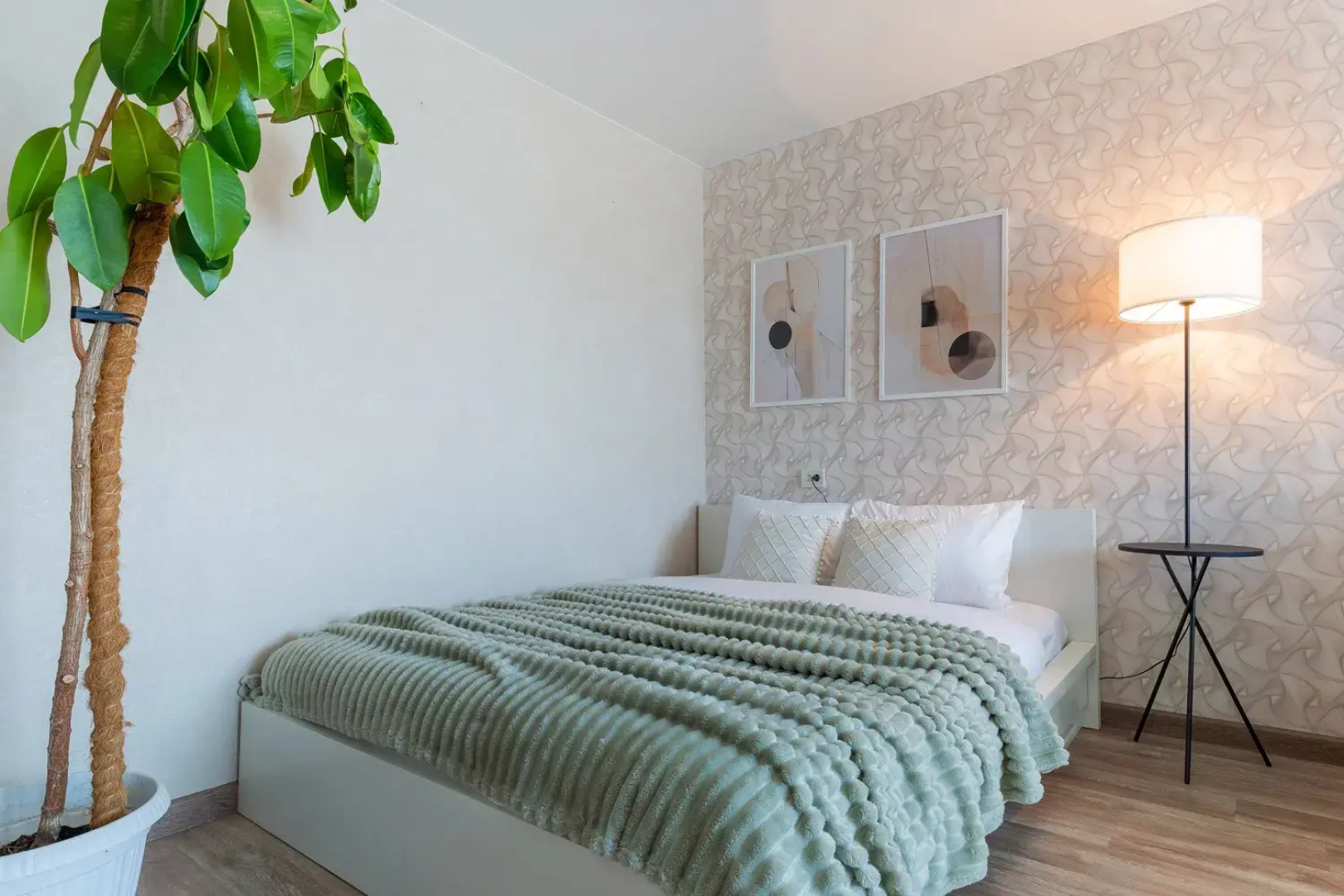 Квартира Семейная двушка у ЖД вокзала с двумя TV и кондиционером