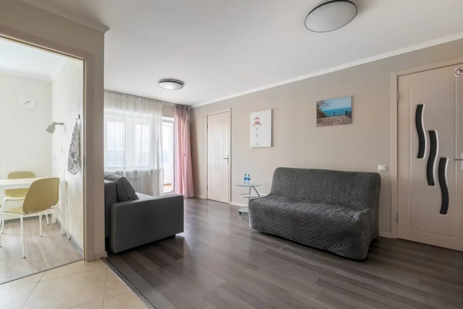 Апартаменты Двухкомнатные с двуспальной кроватью и двумя диванами