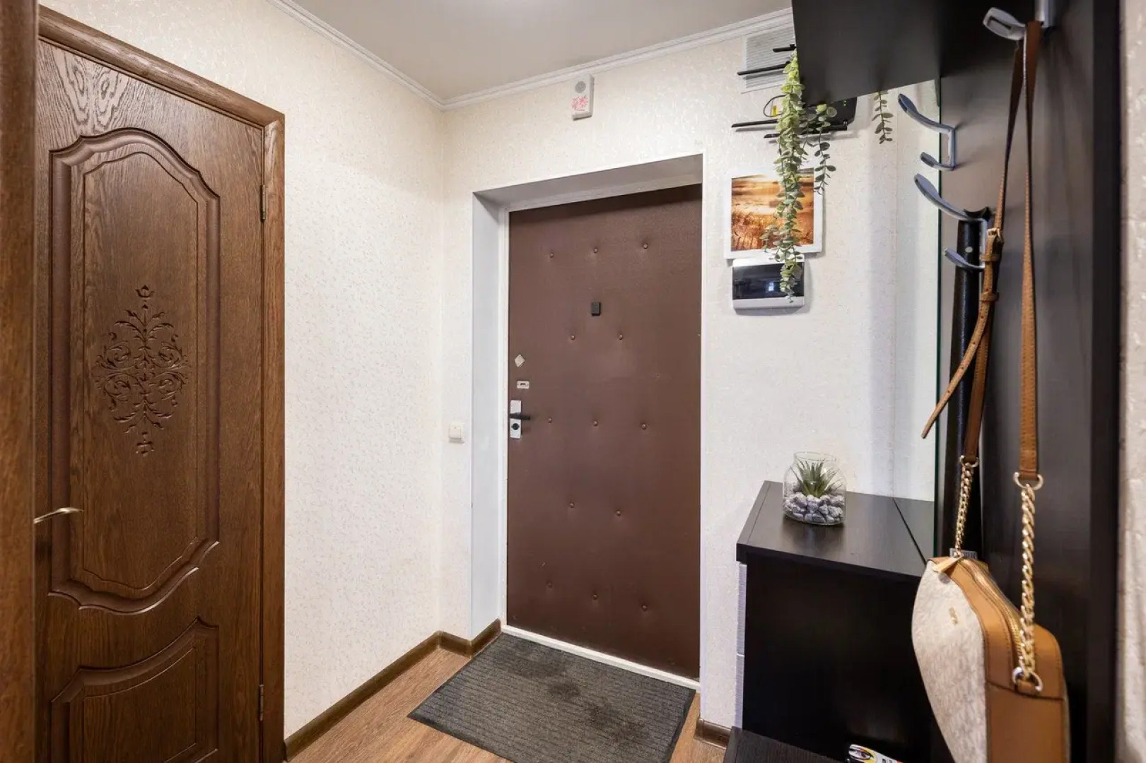 Апартаменты улучшенные Natali на метро Академика Янгеля