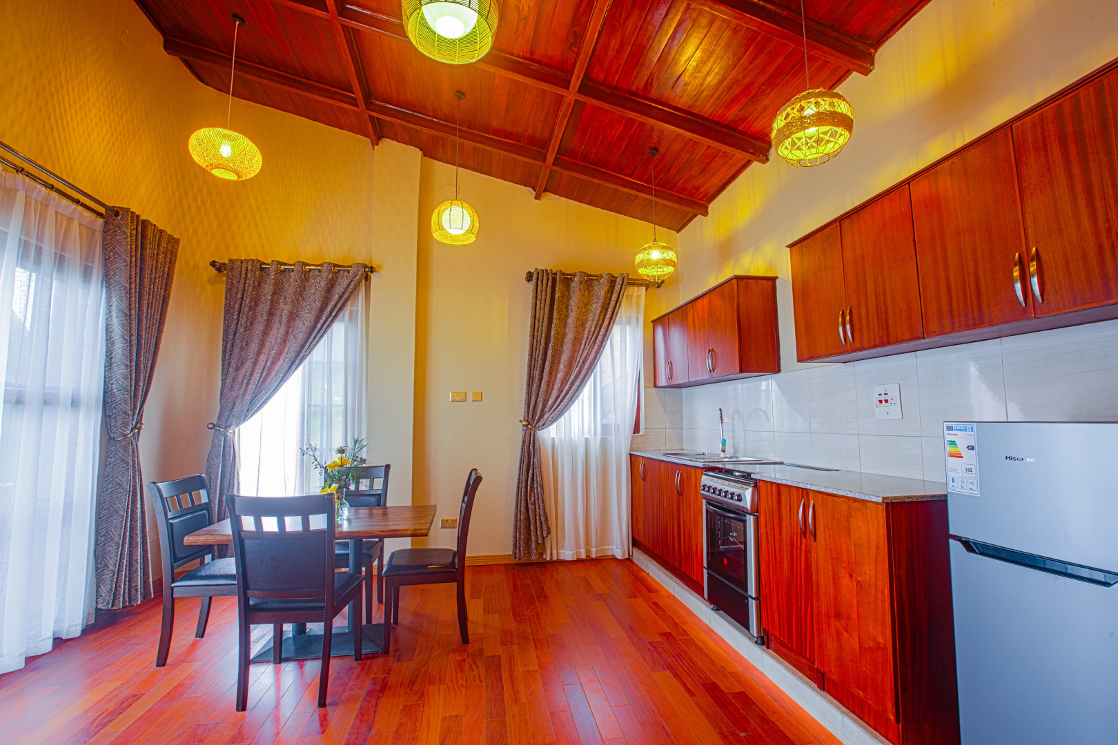 Отель Gorilla Heights Lodge