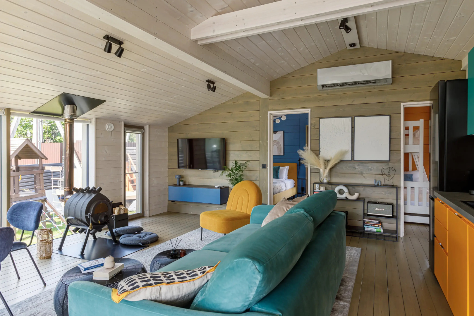 Частный Дом RiverDublDom  с баней и купелью у пруда в Новой Москве