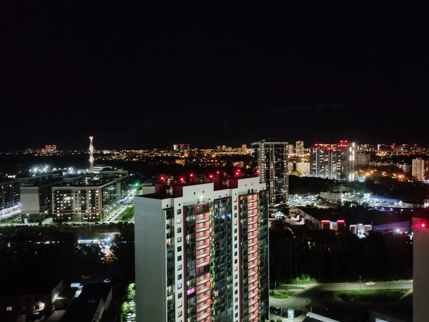 Апартаменты видовые двухкомнатные у метро на 24 этаже