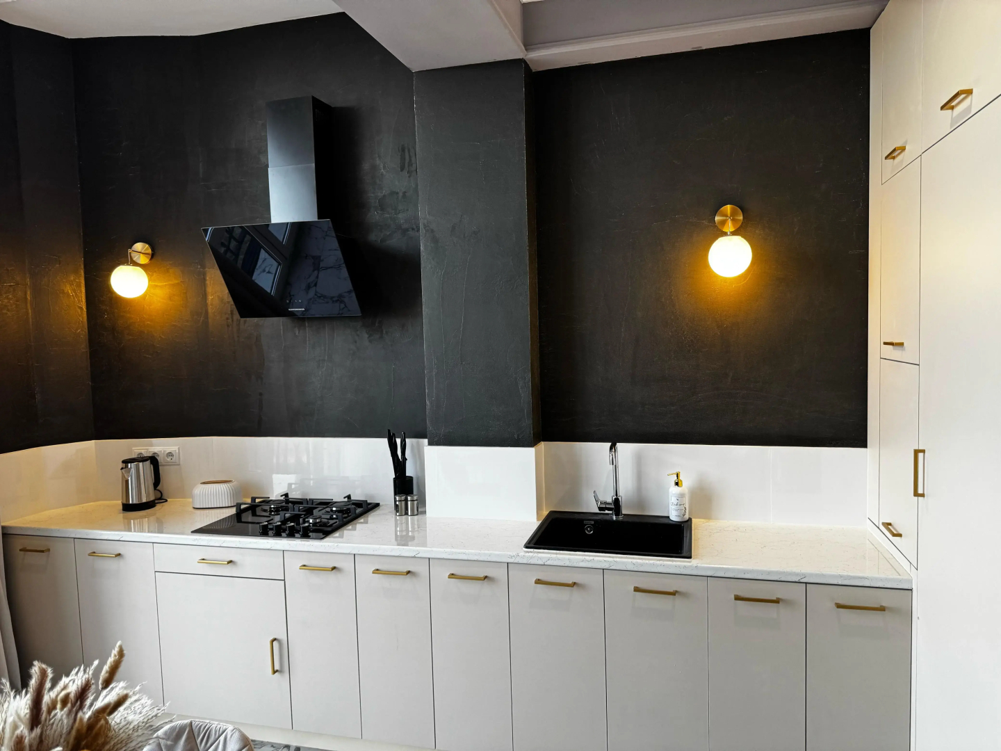 Квартира Трехкомнатная уютная с потрясающим видом на море