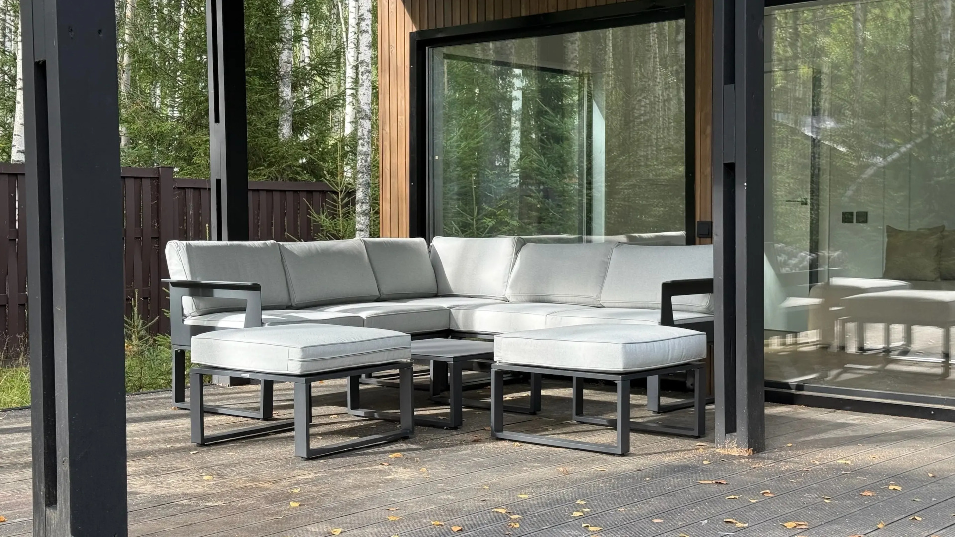 Частный дом в окружении леса с сауной