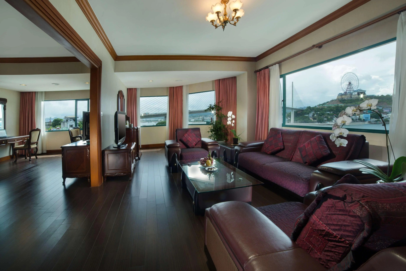 Отель Halong Plaza